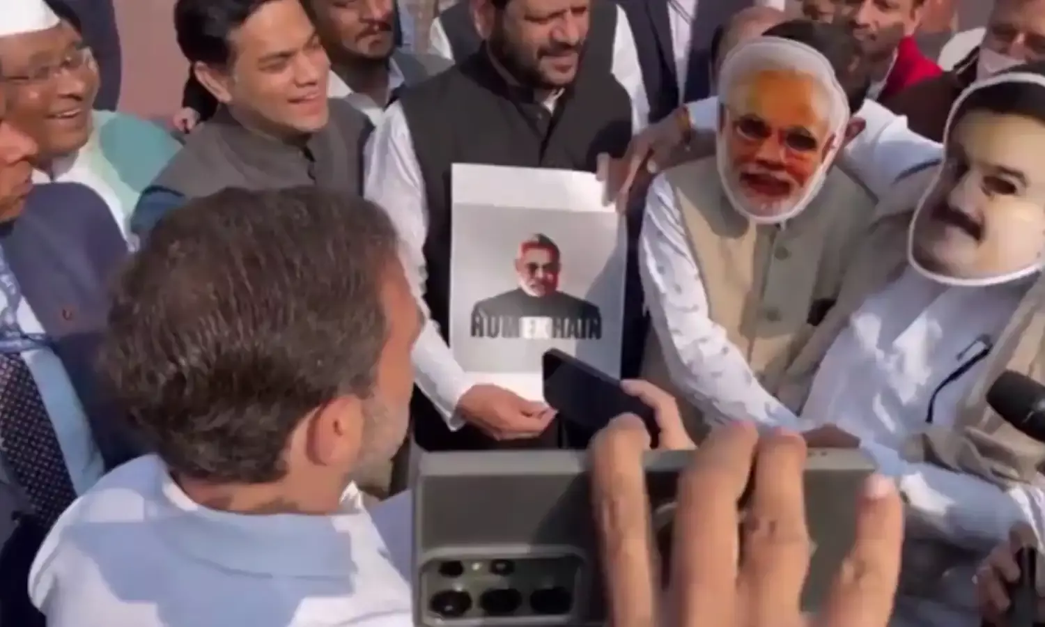 राहुल गांधी ने बनाया मोदी - अडानी का वीडियो, सोशल मीडिया पर हुआ वायरल