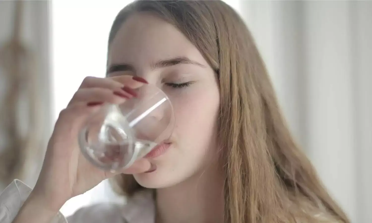 सर्दियों में रोजाना खाली पेट पिएं पानी, जानें इसके 5 फायदे सर्दियों में रोजाना खाली पेट पिएं पानी, जानें इसके 5 फायदे