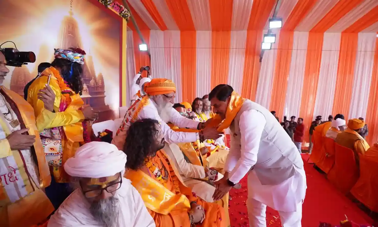 भोपाल में बना वर्ल्ड रिकॉर्ड, 5 हजार आचार्यों ने किया कर्म योग पाठ, जनकल्याण पर्व का भी शुभारंभ