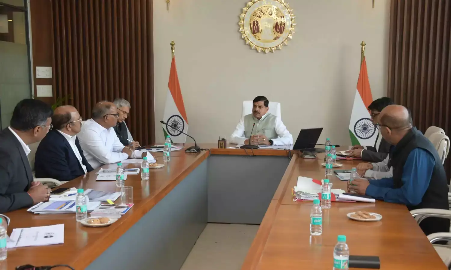 मुख्यमंत्री ने ली अधिकारियों की बैठक, मप्र में जल्द शुरू होगी नवीन यात्री परिवहन सेवा, अगली मंत्रि-परिषद की बैठक में आएगा प्रस्ताव...