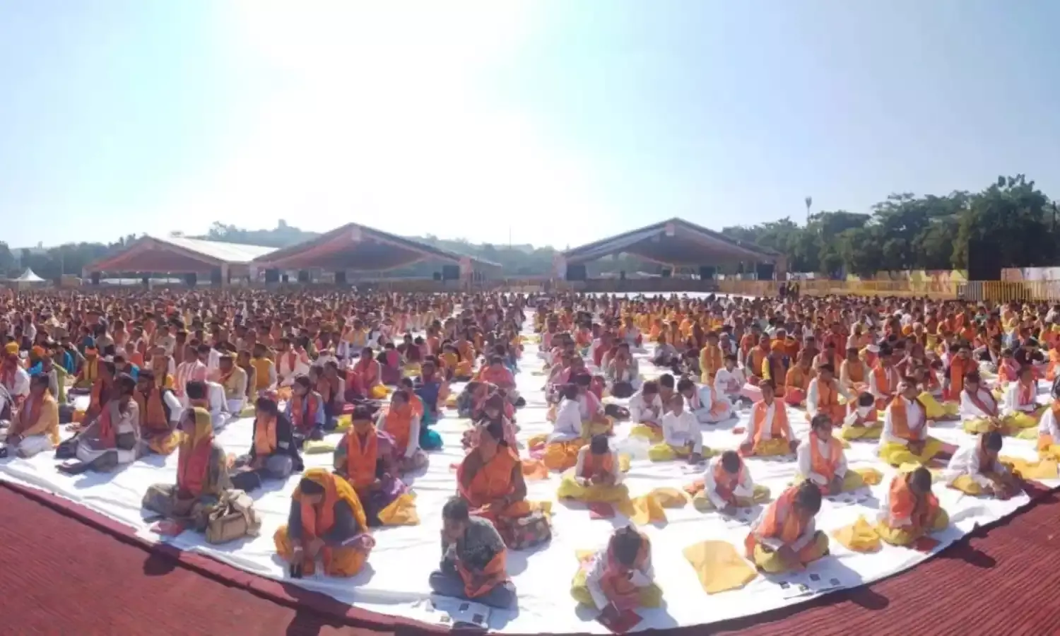 7 हजार 721 आचार्यों तथा बटुकों ने एक साथ किया सस्वर पाठ... 7 हजार 721 आचार्यों तथा बटुकों ने एक साथ किया सस्वर पाठ...