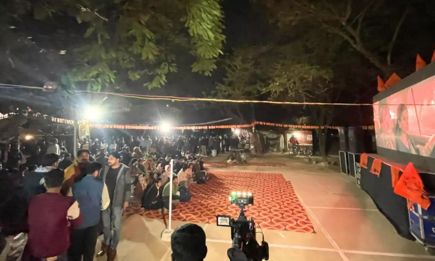 JNU में द साबरमती रिपोर्ट की स्क्रीनिंग के दौरान हुई पत्थरबाजी, बीच में ही रोकी गई फिल्म JNU में द साबरमती रिपोर्ट की स्क्रीनिंग के दौरान हुई पत्थरबाजी, बीच में ही रोकी गई फिल्म