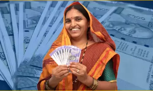 क्या महिलाओं को पैसे देना चुनाव जीतने का नया फार्मूला है?