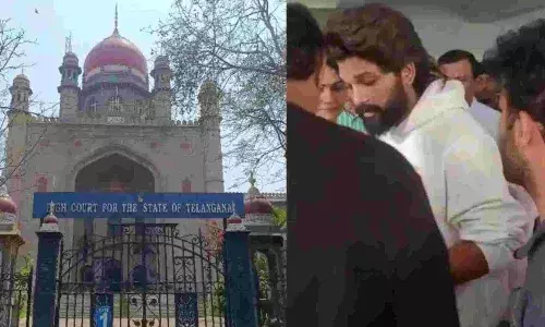 गिरफ्तारी के बाद अल्लू अर्जुन ने किया अर्जेंट हियरिंग का अनुरोध, हाई कोर्ट में लगाई थी अग्रिम जमानत याचिका