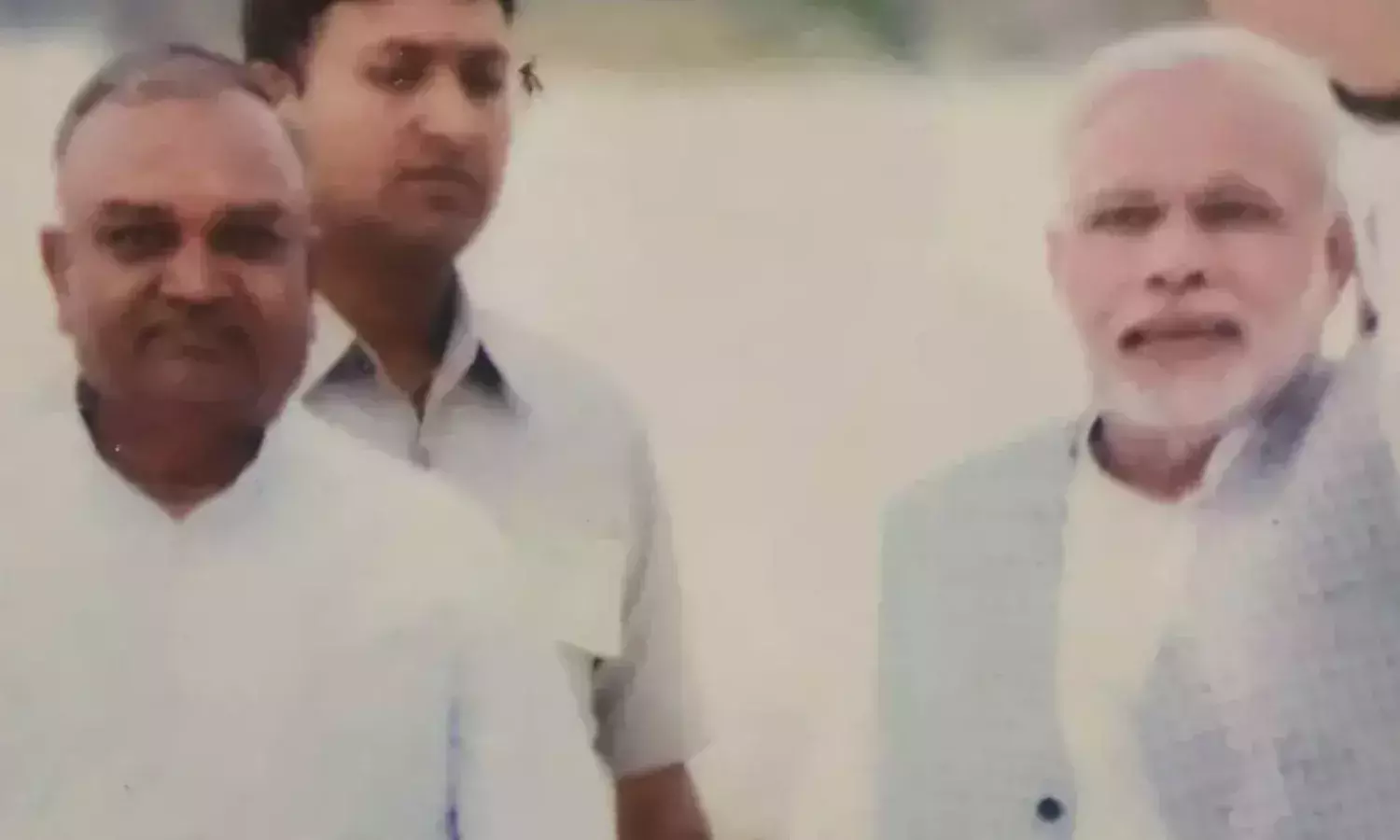 पूर्व नगराध्यक्ष कन्हई राम रघुवंशी ने खुद को मारी गोली, सुसाइड नोट से उभरी चौंकाने वाली बातें… पूर्व नगराध्यक्ष कन्हई राम रघुवंशी ने खुद को मारी गोली, सुसाइड नोट से उभरी चौंकाने वाली बातें…