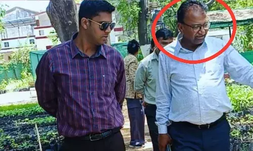 इंदौर DFO महेंद्र सोलंकी ने की आत्महत्या, पारिवारिक समस्या के कारण उठाया कदम इंदौर DFO महेंद्र सोलंकी ने की आत्महत्या, पारिवारिक समस्या के कारण उठाया कदम