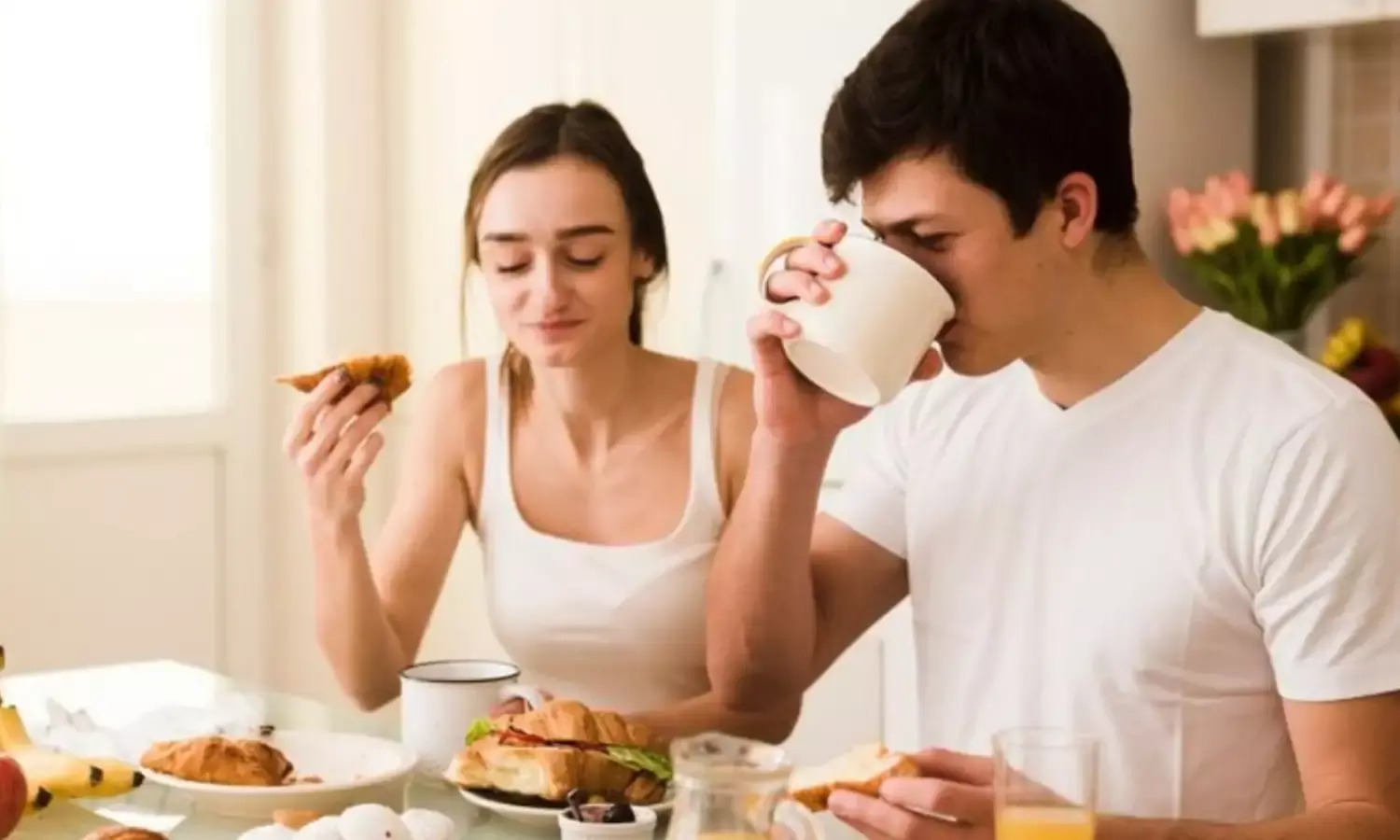 देर से ब्रेकफास्ट करने से क्या होते हैं नुकसान, जानिए एक्सपर्ट की बात देर से ब्रेकफास्ट करने से क्या होते हैं नुकसान, जानिए एक्सपर्ट की बात