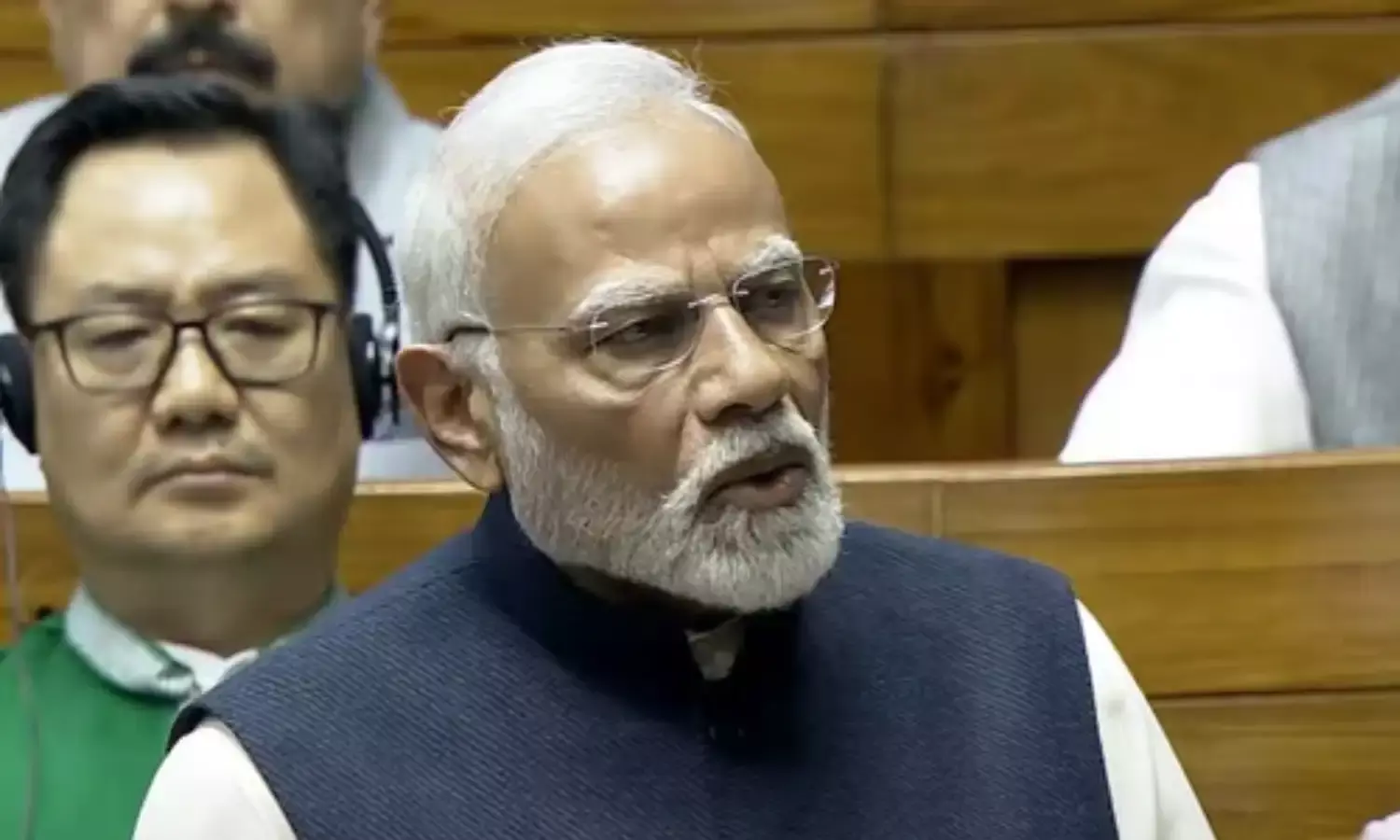 लोकसभा में पीएम मोदी का संबोधन, कहा भारत विश्व का प्रेरक लोकतंत्र, हम ‘मदर ऑफ डेमोक्रेसी’ हैं… लोकसभा में पीएम मोदी का संबोधन, कहा भारत विश्व का प्रेरक लोकतंत्र, हम ‘मदर ऑफ डेमोक्रेसी’ हैं…