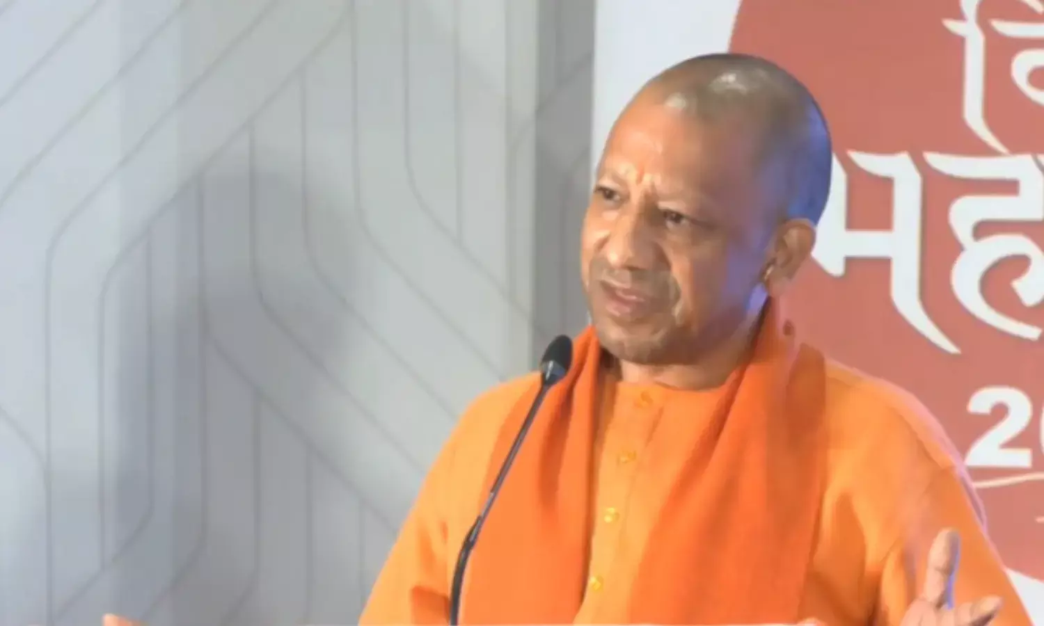 CM योगी का बड़ा बयान, कहा -  इतना प्राचीन मंदिर रातों-रात प्रशासन ने बना दिया क्या?