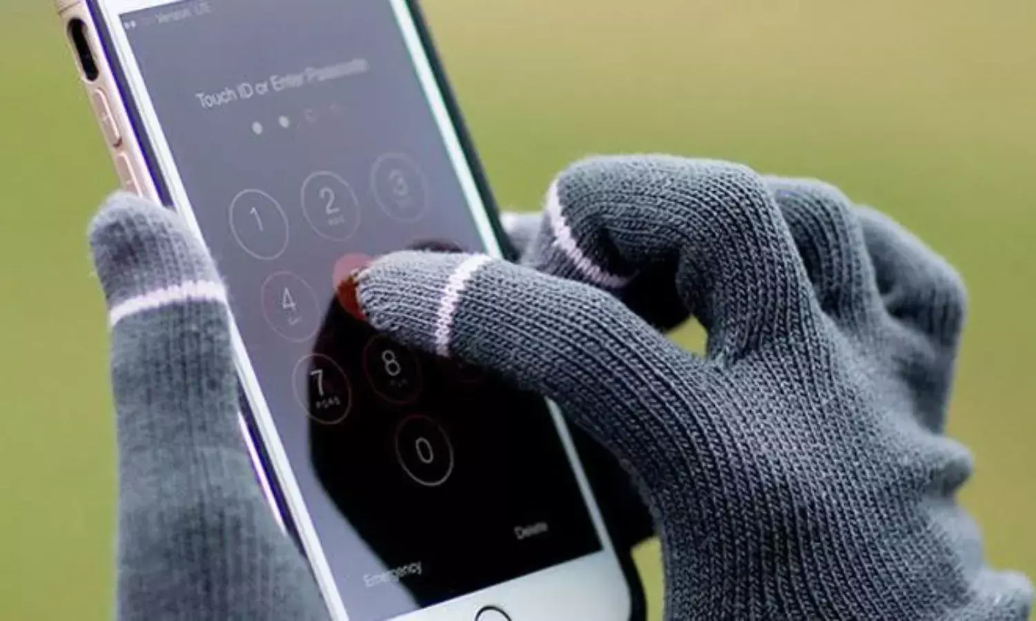 अपने फोन में कर लें ये सेटिंग, ठंड में दस्ताने के साथ भी काम करना होगा आसान