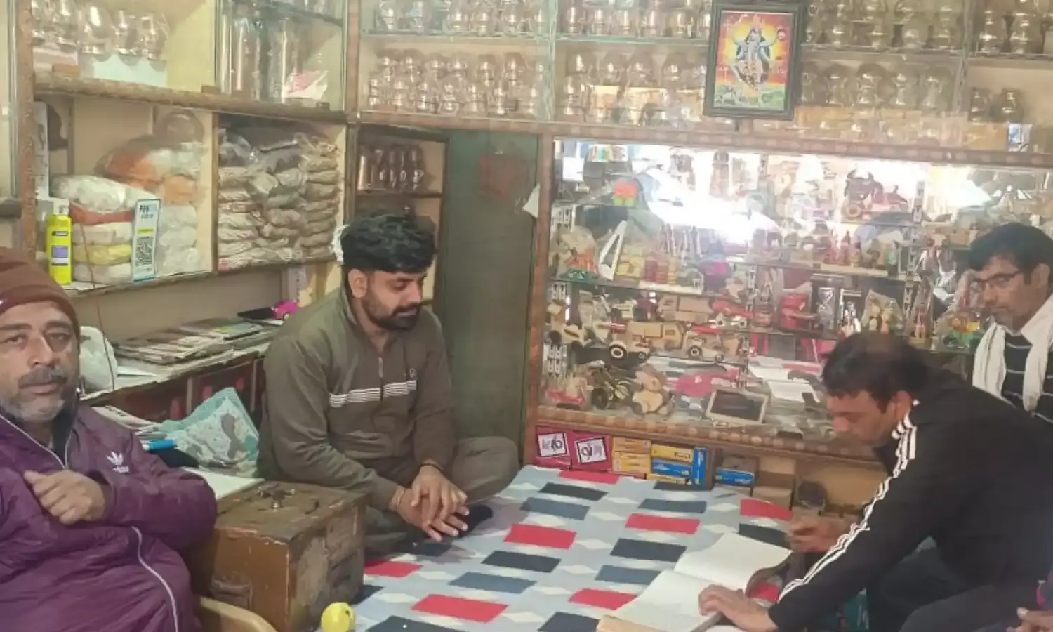 मुस्लिम धर्म छोड़ 46 परिवारों के 160 लोगों ने अपनाया सनातन धर्म मुस्लिम धर्म छोड़ 46 परिवारों के 160 लोगों ने अपनाया सनातन धर्म