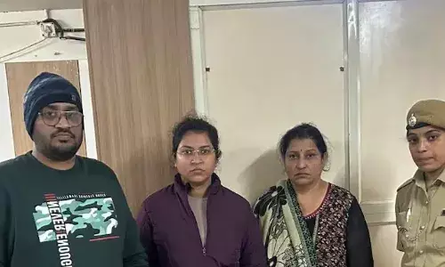 निकिता सिंघानिया समेत तीन लोगों को पुलिस ने दबोचा