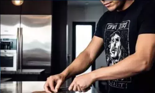 रिश्तेदार की हीरा कंपनी में नौकरी न करनी पड़े इसलिए काट ली अपनी 4 उंगलियां, जानिए कंप्यूटर ऑपरेटर की फिल्मी कहानी