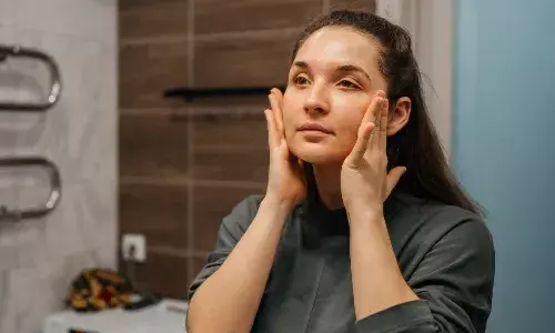 बढ़ती उम्र के साथ झुर्रियों से कैसे रहें दूर, आज से ही अपनाएं ये टिप्स