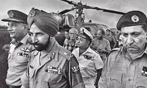 पाक के लेफ्टिनेंट जनरल एएके नियाज़ी ने IAF सैन्य अधिकारी को देख कहा था - इनकी वजह से किया आत्मसमर्पण