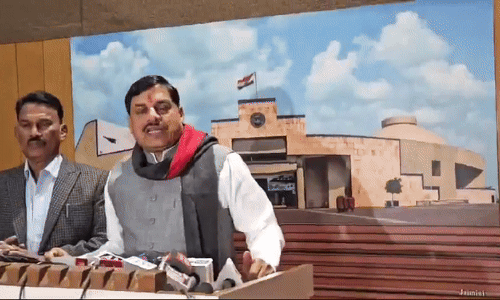 पत्रकारों से चर्चा कर रहे थे सीएम मोहन यादव, अचानक आई एक आवाज और फिर...