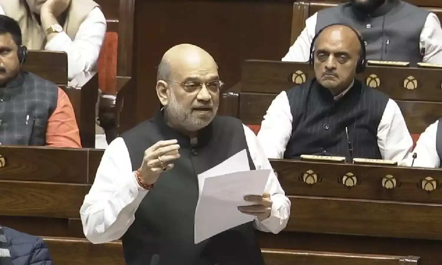 हमारा लोकतंत्र पाताल से भी गहरा है, भारतीयता विदेशी चश्मे से नहीं दिखेगी...