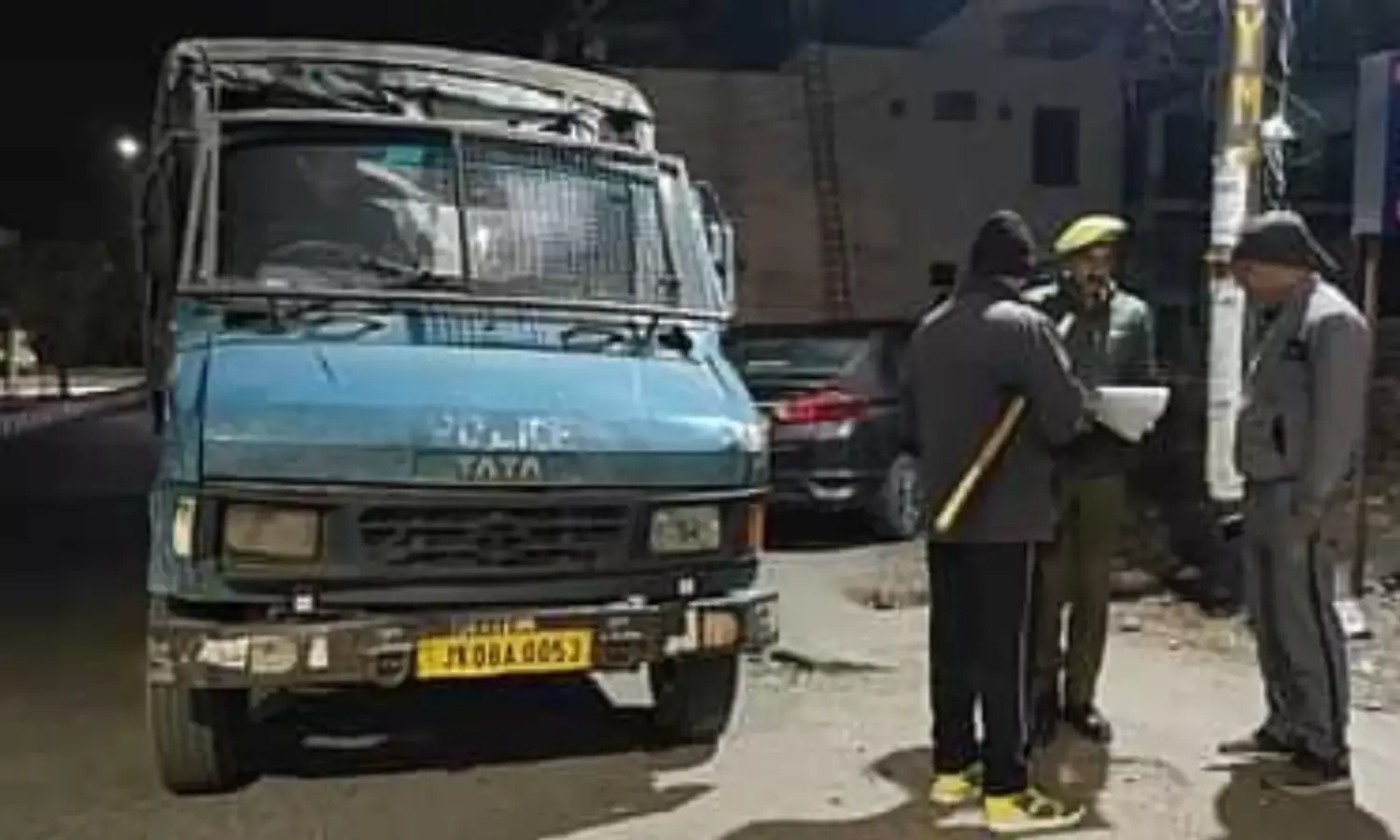 कठुआ में रिटायर्ड DSP के घर लगी भीषण आग, 6 की मौत, 4 लोग हुए घायल कठुआ में रिटायर्ड DSP के घर लगी भीषण आग, 6 की मौत, 4 लोग हुए घायल