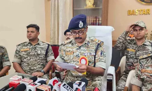 नक्सली बोले- ग्रामीणों को बनाया निशाना; जवानों ने कहा- माओवादी गांव वालों को बना रहे ढाल