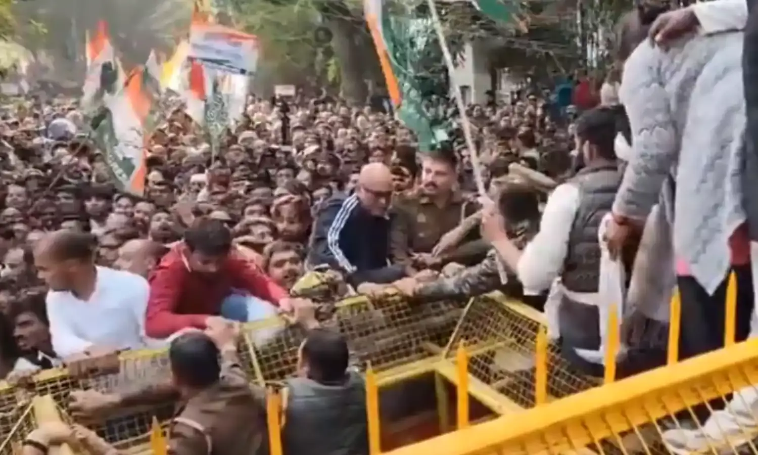 विधानसभा का घेराव करने निकले कोंग्रेसियों को पुलिस ने रोका, झड़प के बाद अजय राय बेहोश