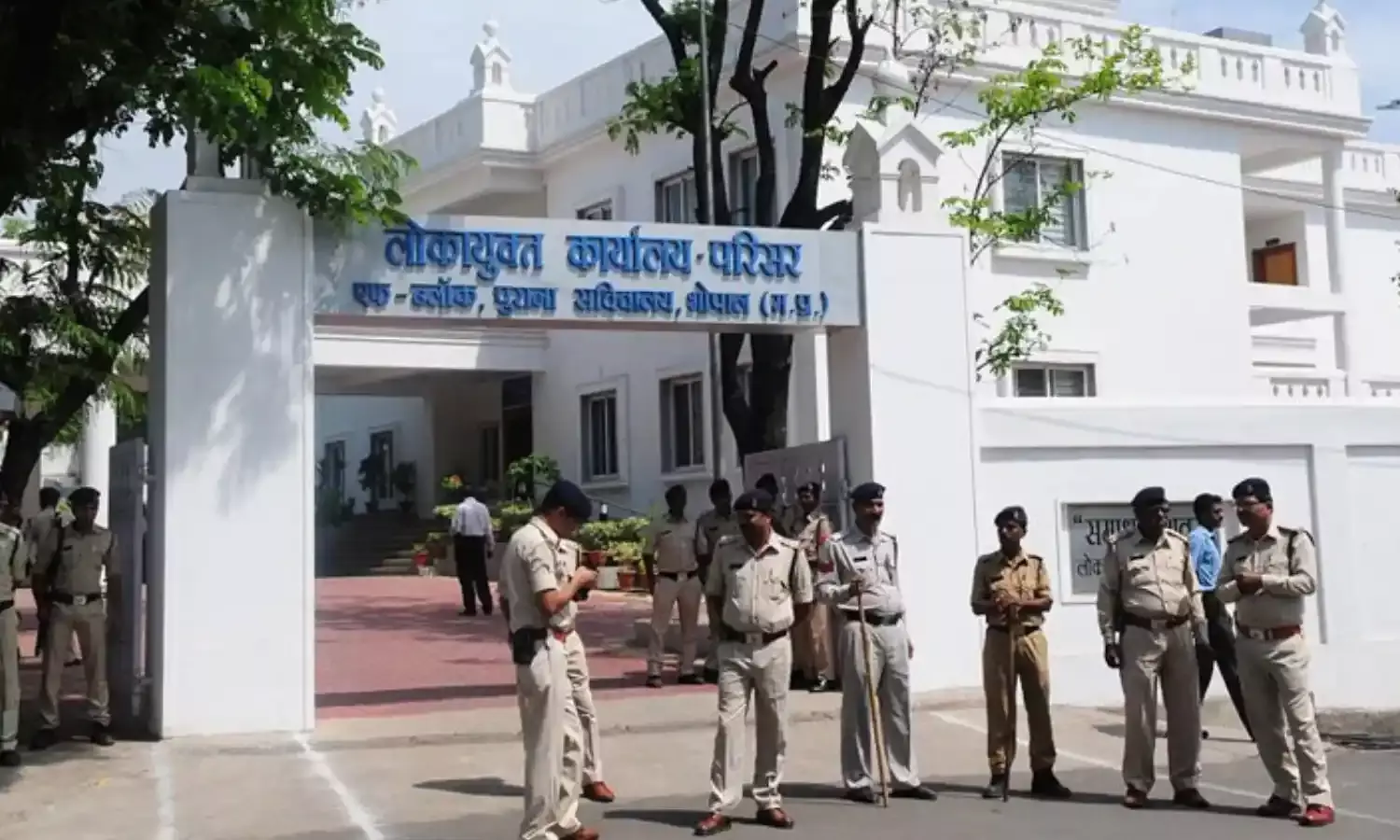 परिवहन विभाग के पूर्व आरक्षक सौरभ शर्मा के घर छापा, ढाई करोड़ की संपत्ति समेत सोना - चांदी बरामद