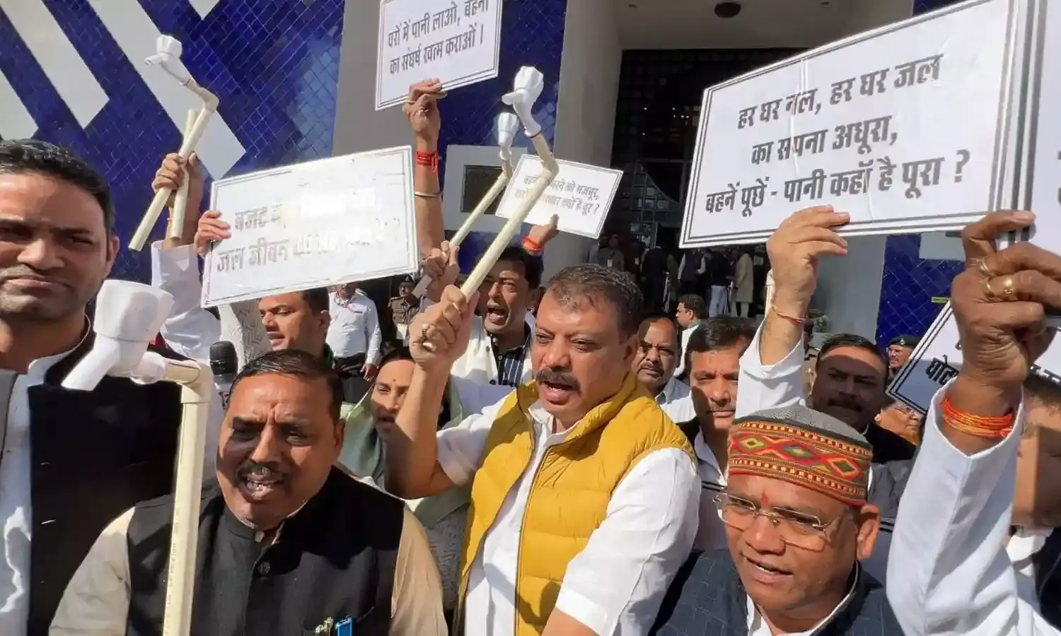 मध्यप्रदेश में कांग्रेस विधायक नहीं लेंगे वेतन, उमंग सिंघार बोले - इस पैसे से विकास काम करे सरकार