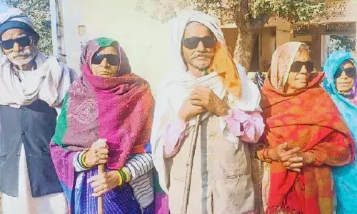 मोतियाबिंद का इलाज कराने के बाद चली गई आंखों की रोशनी, शिकायत से मचा हड़कंप