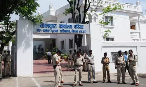 परिवहन विभाग के पूर्व आरक्षक सौरभ शर्मा के घर छापा, ढाई करोड़ की संपत्ति समेत सोना - चांदी बरामद