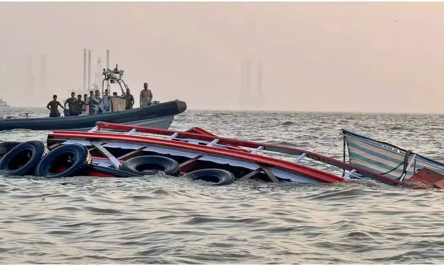 स्पीडबोट की टक्कर से 13 की मौत, 90 से ज्यादा लोगों को बचाया गया, सामने आए हादसे के खतरनाक वीडियो…