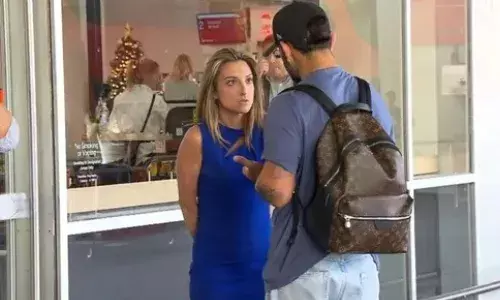 मेरे बच्चों के साथ...मेलबर्न एयरपोर्ट पर विराट कोहली की सख्त चेतावनी