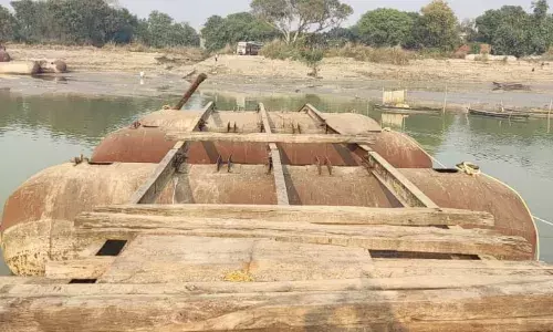 10 के बदले तय करनी पड़ रही 70 किलोमीटर की दूरी, एक माह बाद भी तैयार नहीं हो सका खरीद दरौली पीपा पुल…