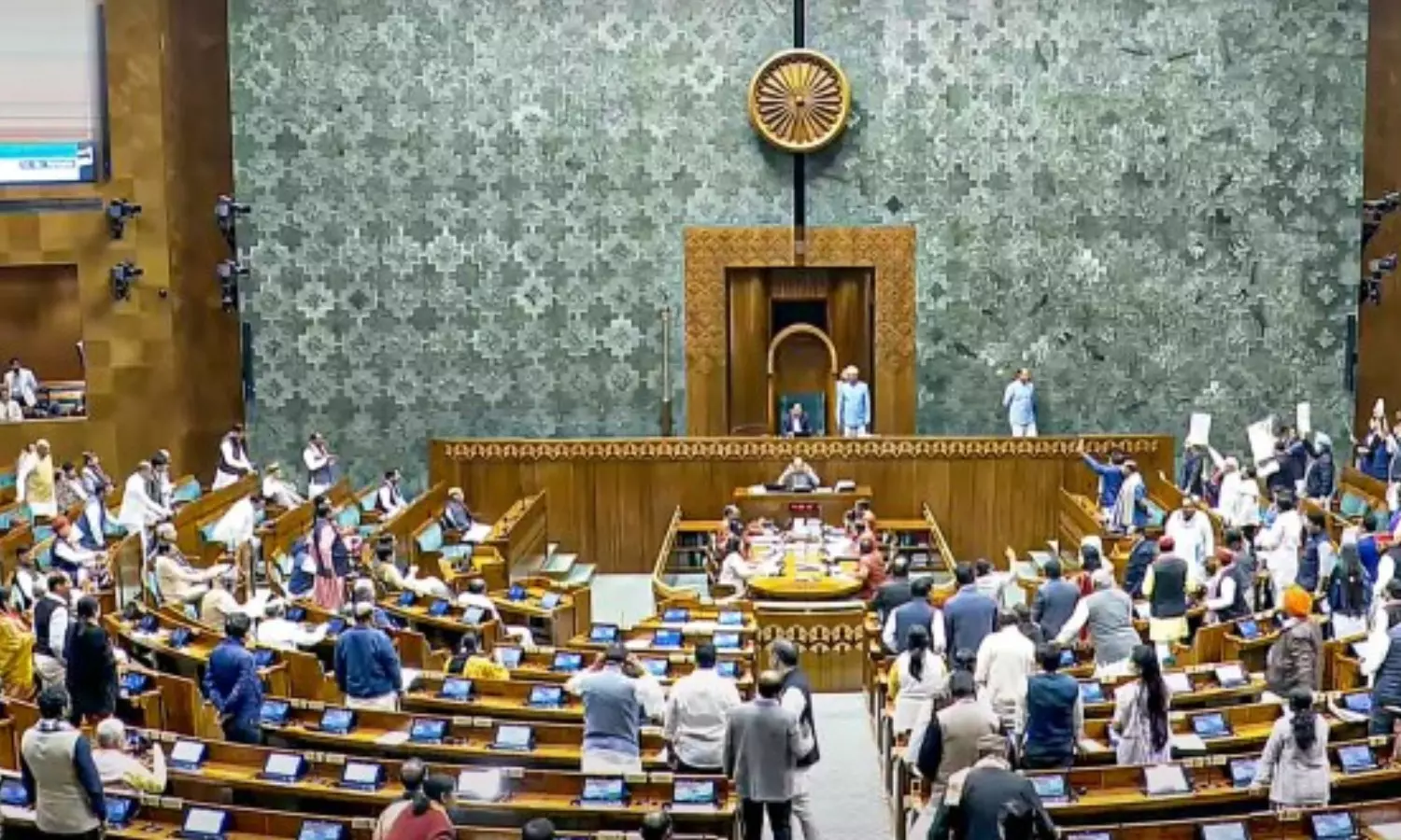 अंबेडकर विवाद के बीच लोकसभा अनिश्चितकाल और राज्यसभा 12 बजे तक स्थगित अंबेडकर विवाद के बीच लोकसभा अनिश्चितकाल और राज्यसभा 12 बजे तक स्थगित