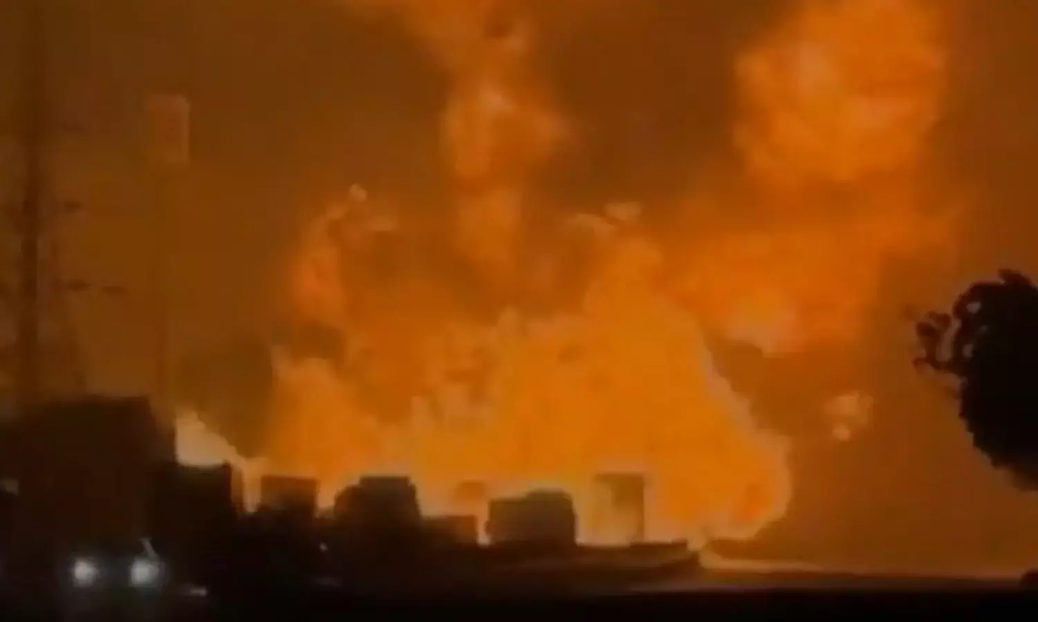 जयपुर में DPS स्कूल के सामने गैस से भरा टैंकर फटा, पैट्रोल पंप में आग लगी, कई लोग जिंदा जले