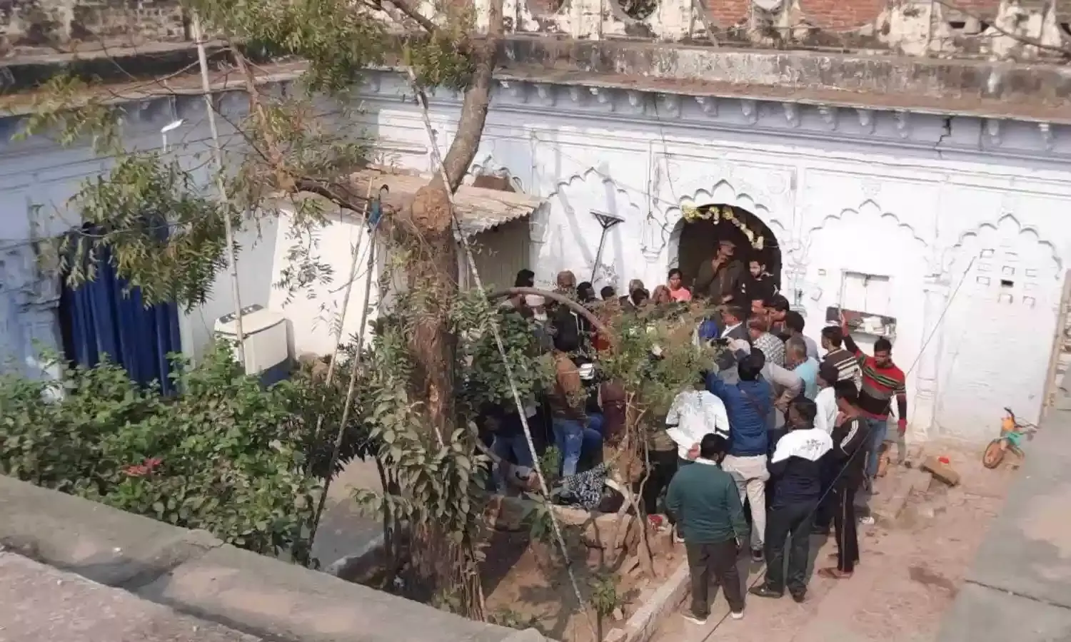 चौकीदार पर मूर्तियों को खुर्दबुर्द करने का आरोप, जांच शुरू…