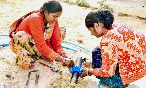 महिलाएं संभाल रहीं प्लंबर, फिटर और पंप ऑपरेटर की कमान…