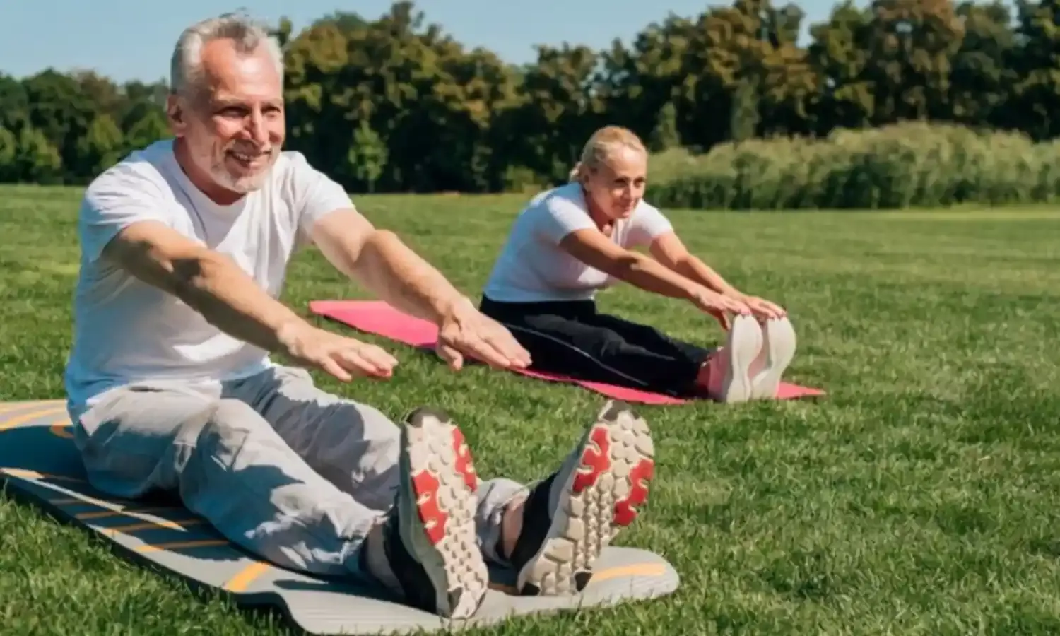 50 की उम्र में भी बनी रहेगी एनर्जी, आज से ही अपनाएं इन आदतों को 50 की उम्र में भी बनी रहेगी एनर्जी, आज से ही अपनाएं इन आदतों को