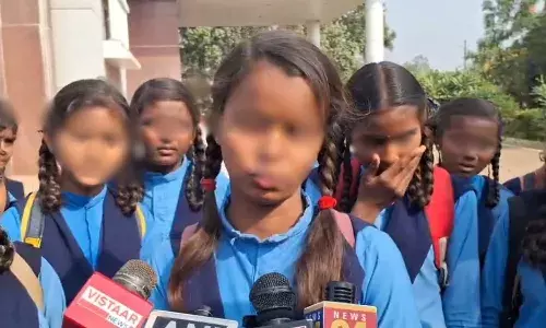 टीचर की इंस्टा रील नहीं बनाने पर TC देने की धमकी, छात्राओं ने रो-रोकर सुनाई दास्तां