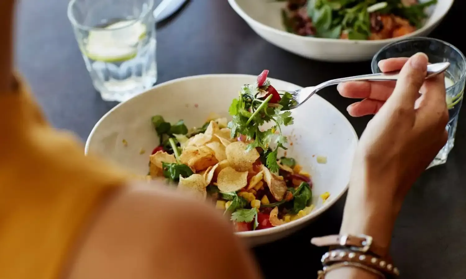 सर्दियों में ऑफिस ले जाएँ ये स्नैक्स, सेहत के लिए रहेगा फायदेमंद सर्दियों में ऑफिस ले जाएँ ये स्नैक्स, सेहत के लिए रहेगा फायदेमंद