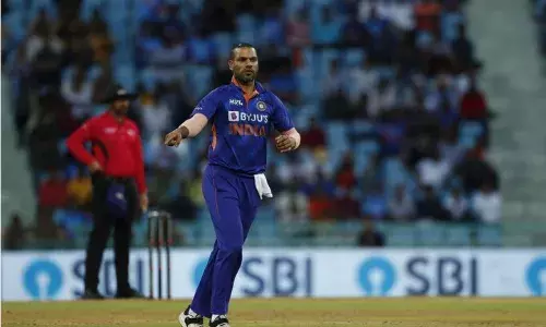 सेमीफाइनल में घायल प्रशंसक का हालचाल लेने पहुंचे शिखर धवन