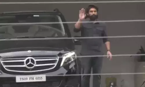 संध्या थिएटर भगदड़ मामले में पूछताछ के लिए पुलिस स्टेशन पहुंचे अल्लू अर्जुन