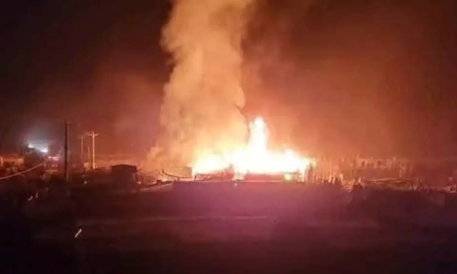 पाकिस्तान ने की अफगानिस्तान में एयरस्ट्राइक, तालिबान के ठिकानों को बनाया निशाना, अब बदले की तैयारी पाकिस्तान ने की अफगानिस्तान में एयरस्ट्राइक, तालिबान के ठिकानों को बनाया निशाना, अब बदले की तैयारी