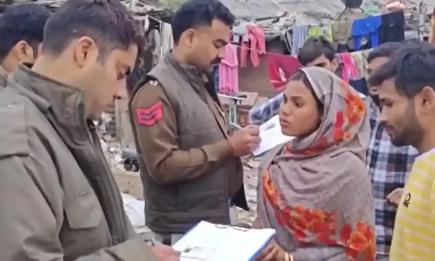 बांग्लादेशी घुसपैठिये कब तक भारत की सुरक्षा से खिलवाड़ करेंगे? बांग्लादेशी घुसपैठिये कब तक भारत की सुरक्षा से खिलवाड़ करेंगे?