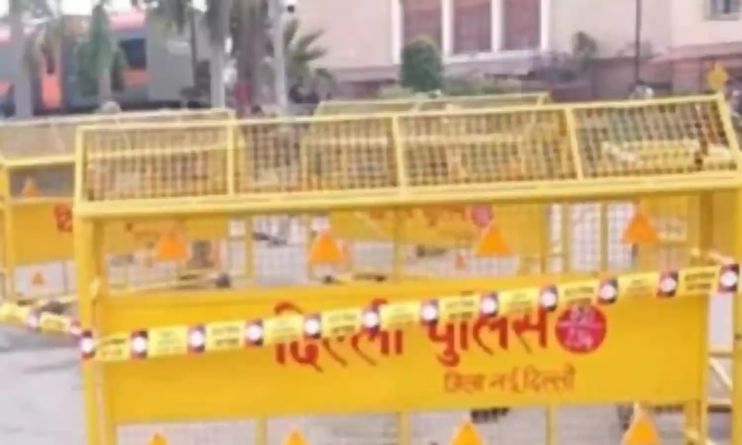 संसद के पास एक व्यक्ति किया आत्मदाह का प्रयास, गंभीर हालत में अस्पताल में भर्ती