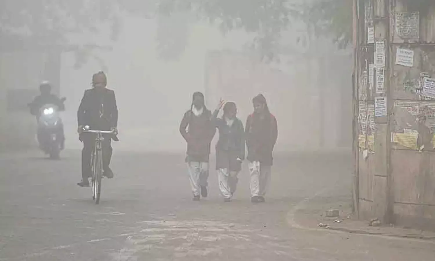 देश भर में मौसम की डबल मार, कड़ाके की ठंड की बीच छाया घना कोहरा, जानिए IMD का नया अपडेट
