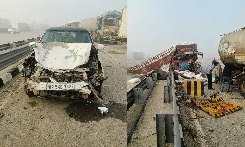 कोहरा बना आफत, NH 73 पर 3 ट्रक और कारें आपस में टकराईं