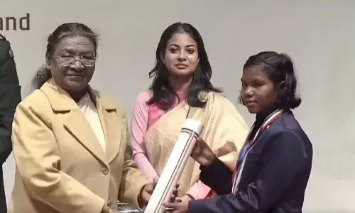 President Draupadi Murmu honored Bastars daughter Hembati Nag