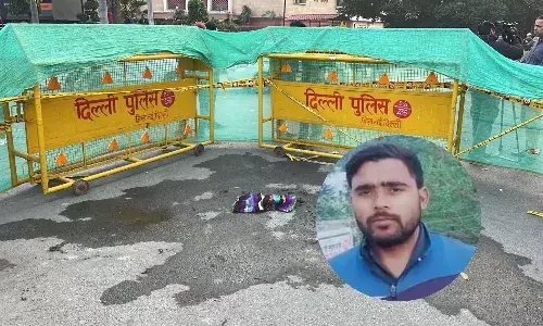 संसद के सामने आत्मदाह करने वाले युवक की मौत, UP के बागपत का रहने वाला था संसद के सामने आत्मदाह करने वाले युवक की मौत, UP के बागपत का रहने वाला था