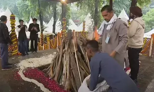 पंचतत्व में विलीन हुए पूर्व प्रधानमंत्री मनमोहन सिंह राजकीय सम्मान के साथ दी आखिरी विदाई