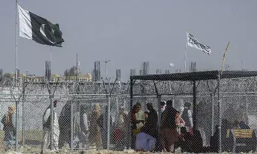 तालिबान ने पाक चौकियों पर किया हमला, 15 हजार लड़ाके सीमा की ओर बढ़े…