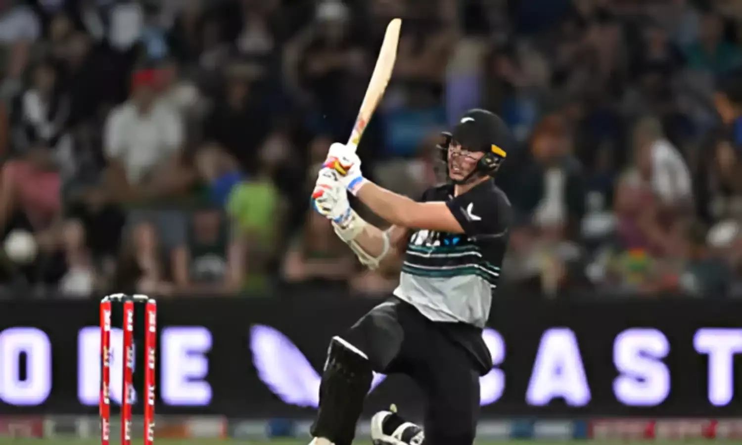 आखिरी ओवर का ड्रामा! न्यूजीलैंड ने 8 रनों से तोड़ी श्रीलंका की उम्मीदें आखिरी ओवर का ड्रामा! न्यूजीलैंड ने 8 रनों से तोड़ी श्रीलंका की उम्मीदें